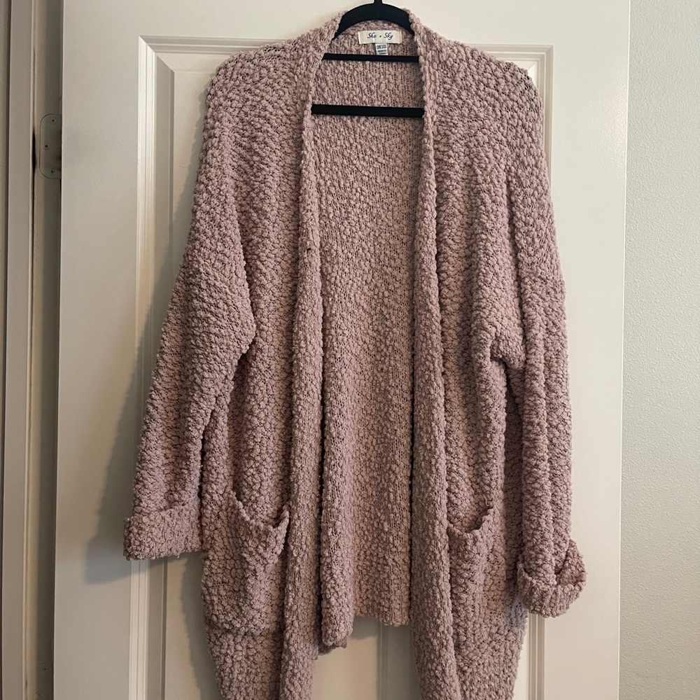 Long sleeve fluffy sweater with pockets